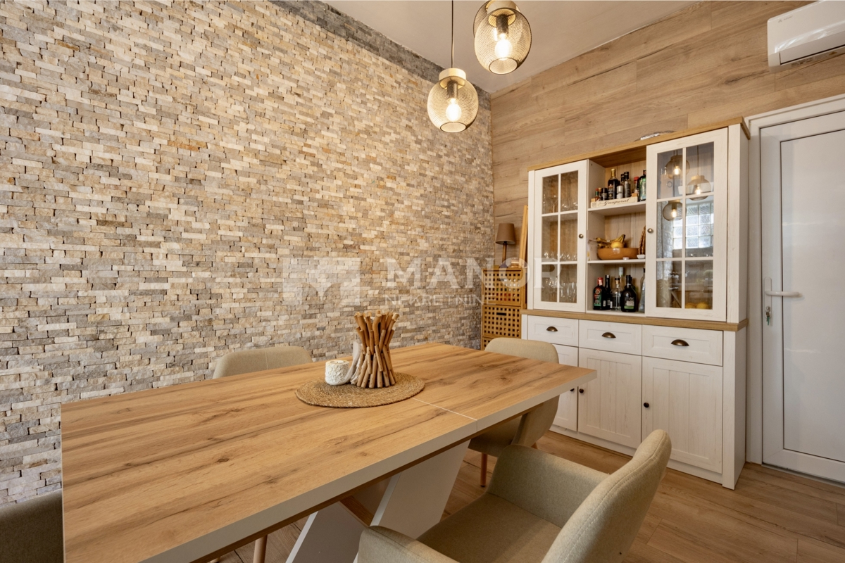 OPATIJA - Ampia Villa con 4 Unità Abitative e Vista Mare