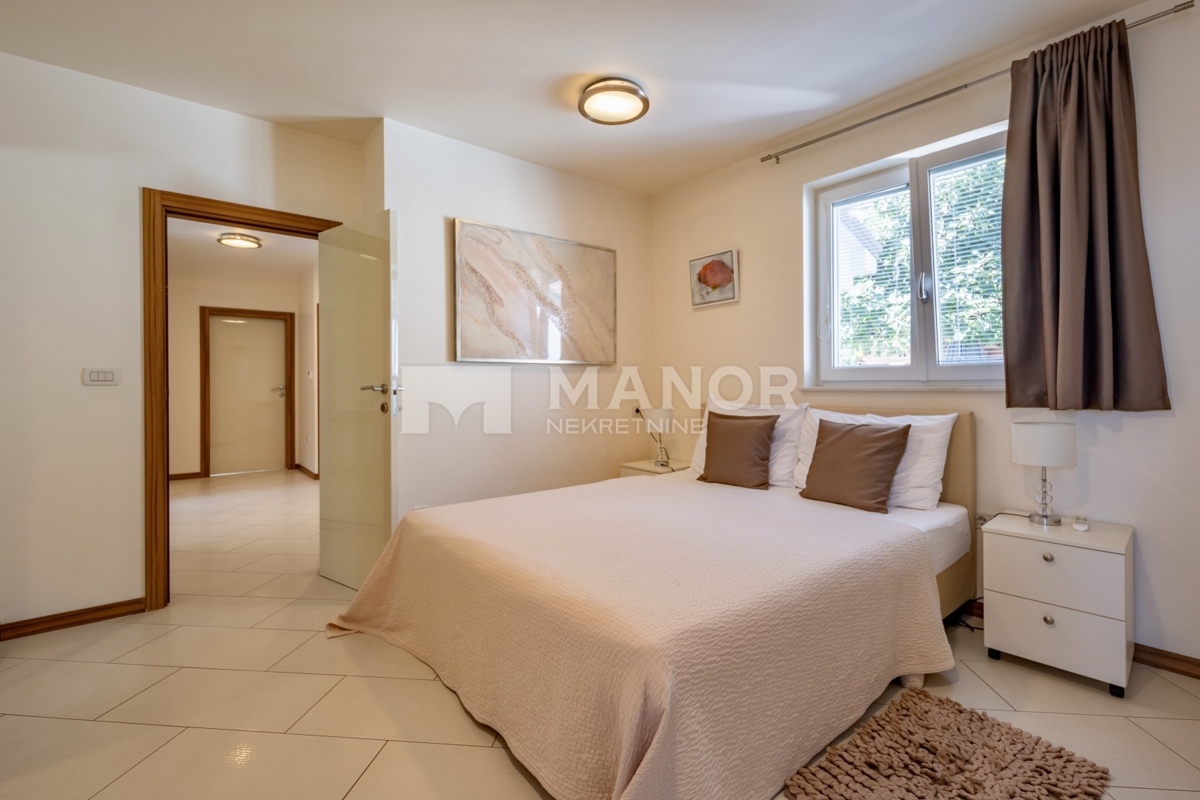 OPATIJA - Ampia Villa con 4 Unità Abitative e Vista Mare