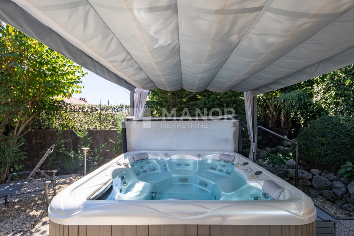 OPATIJA - Ampia Villa con 4 Unità Abitative e Vista Mare