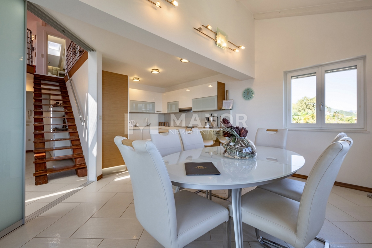 OPATIJA - Ampia Villa con 4 Unità Abitative e Vista Mare