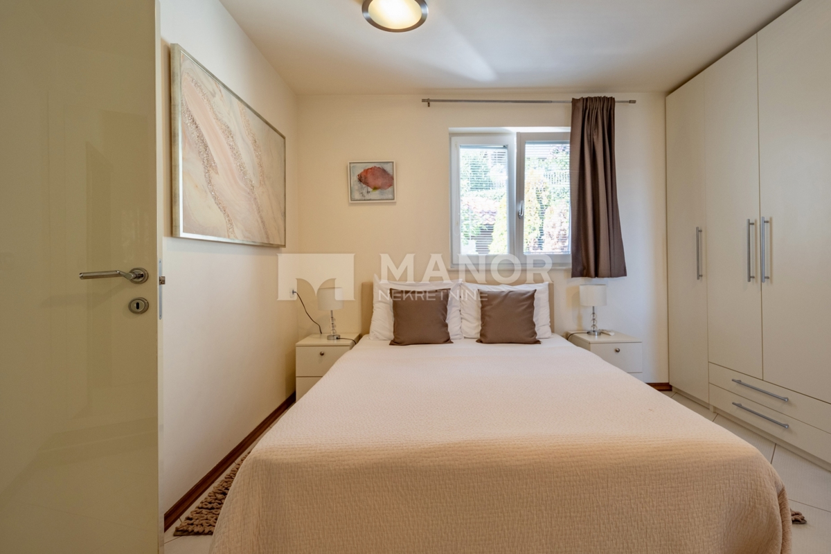 OPATIJA - Ampia Villa con 4 Unità Abitative e Vista Mare