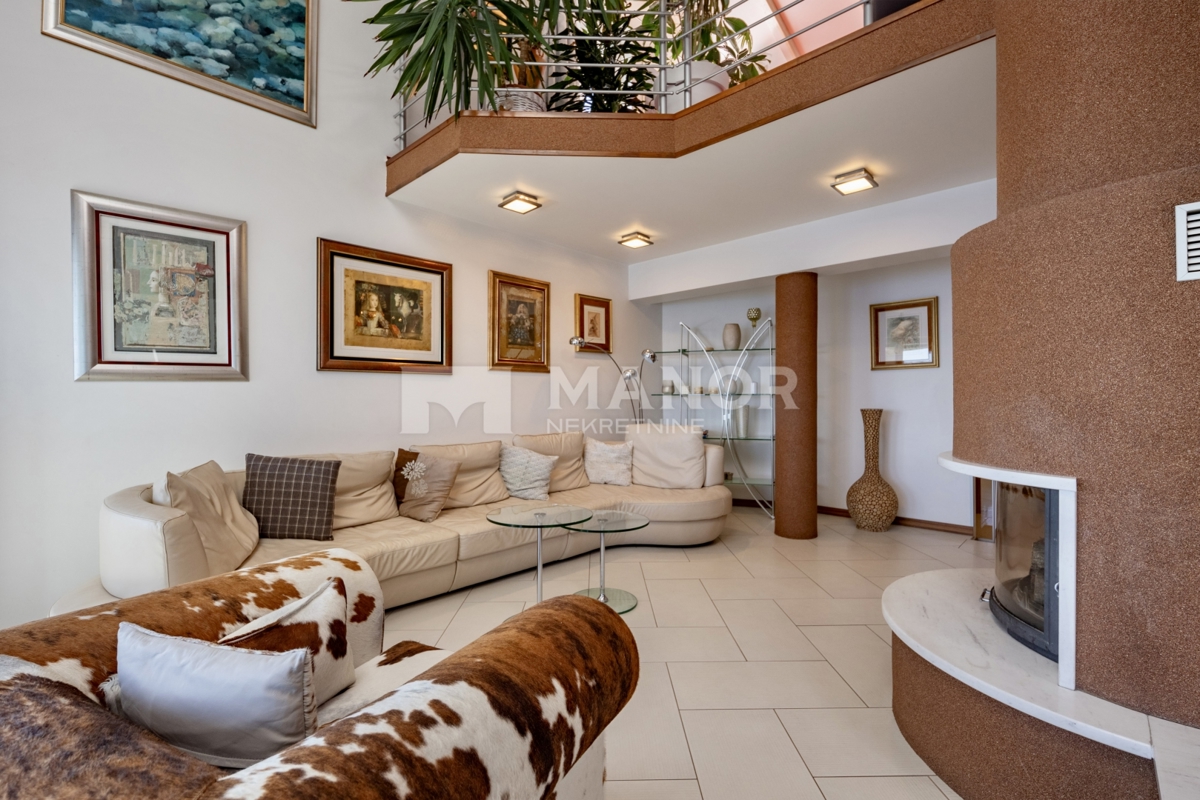 OPATIJA - Ampia Villa con 4 Unità Abitative e Vista Mare