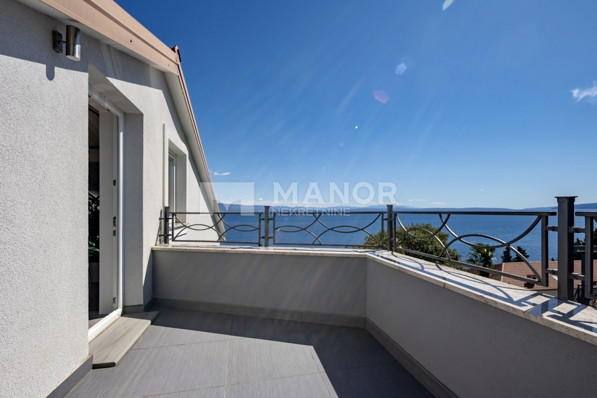 OPATIJA - Ampia Villa con 4 Unità Abitative e Vista Mare