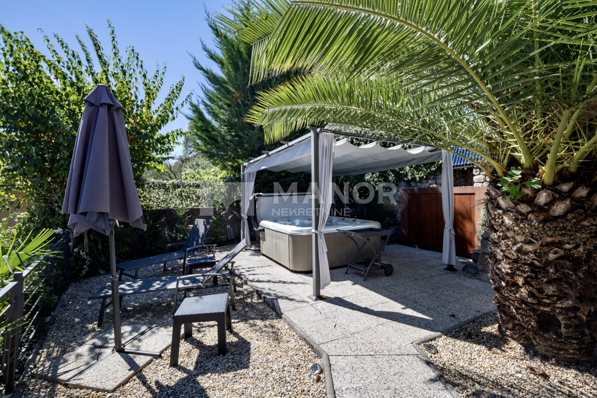 OPATIJA - Ampia Villa con 4 Unità Abitative e Vista Mare