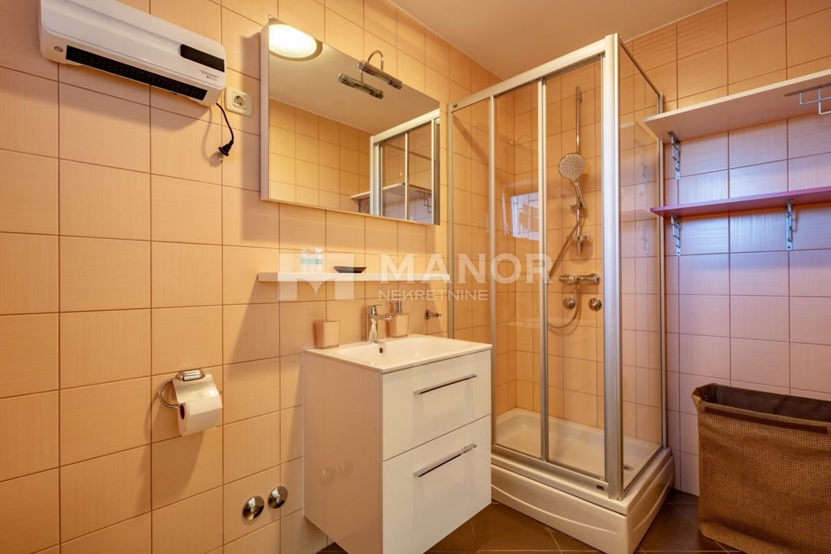 OPATIJA - Ampia Villa con 4 Unità Abitative e Vista Mare