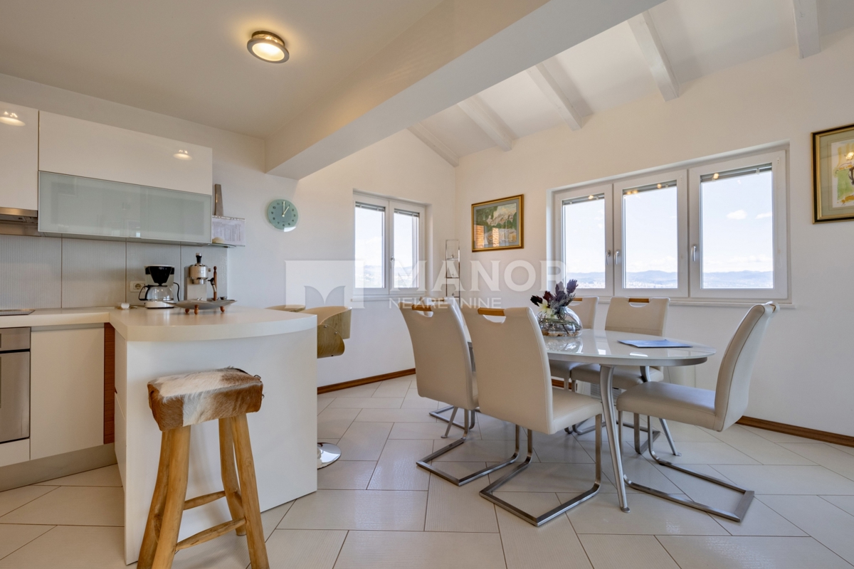 OPATIJA - Ampia Villa con 4 Unità Abitative e Vista Mare