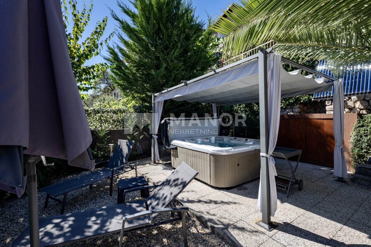 OPATIJA - Ampia Villa con 4 Unità Abitative e Vista Mare