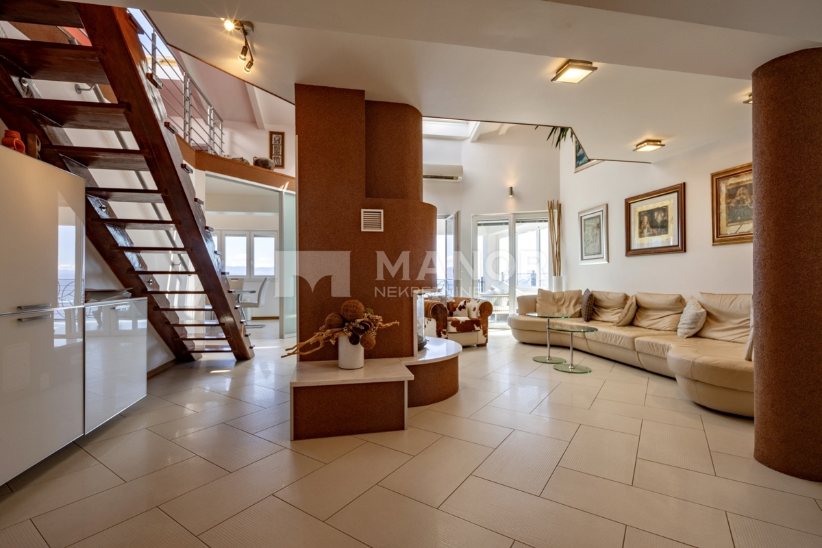 OPATIJA - Ampia Villa con 4 Unità Abitative e Vista Mare