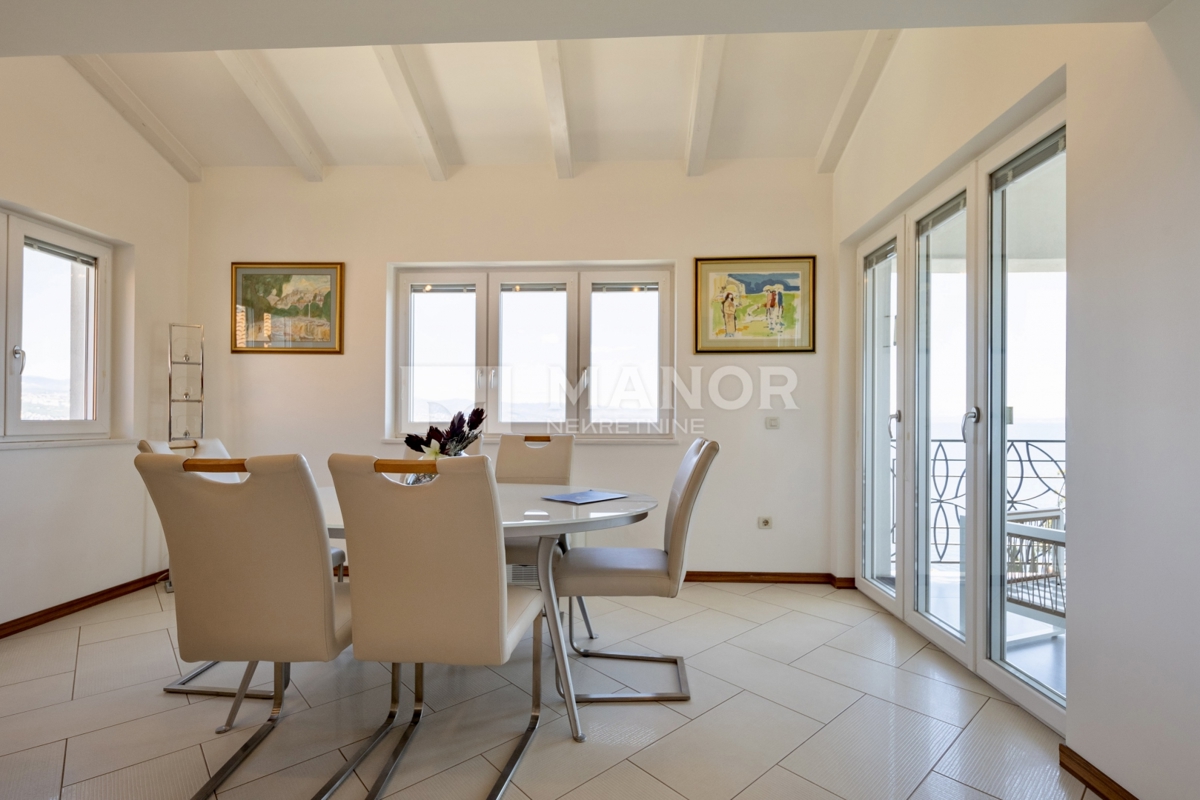 OPATIJA - Ampia Villa con 4 Unità Abitative e Vista Mare