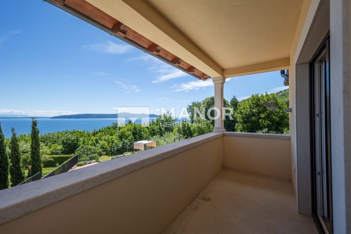 MOŠĆENIČKA DRAGA, KRAJ – Villa moderna con piscina, jacuzzi e vista mare – un’oasi di lusso e privacy