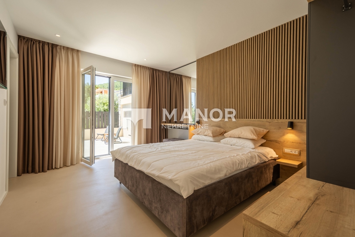 MOŠĆENIČKA DRAGA, KRAJ – Villa moderna con piscina, jacuzzi e vista mare – un’oasi di lusso e privacy
