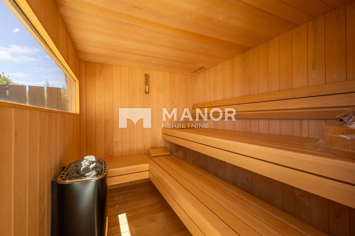 MOŠĆENIČKA DRAGA, KRAJ – Villa moderna con piscina, jacuzzi e vista mare – un’oasi di lusso e privacy