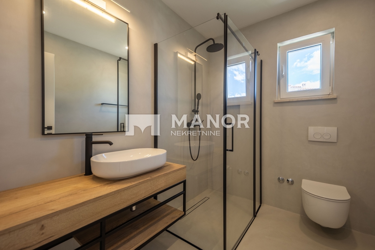 MOŠĆENIČKA DRAGA, KRAJ – Villa moderna con piscina, jacuzzi e vista mare – un’oasi di lusso e privacy