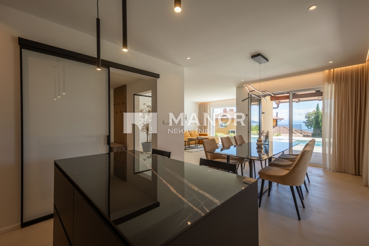 MOŠĆENIČKA DRAGA, KRAJ – Villa moderna con piscina, jacuzzi e vista mare – un’oasi di lusso e privacy