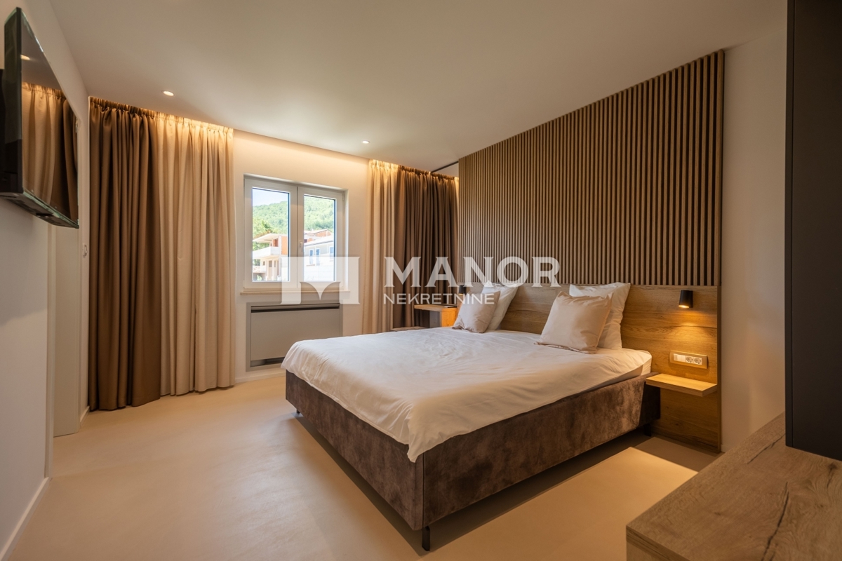 MOŠĆENIČKA DRAGA, KRAJ – Villa moderna con piscina, jacuzzi e vista mare – un’oasi di lusso e privacy