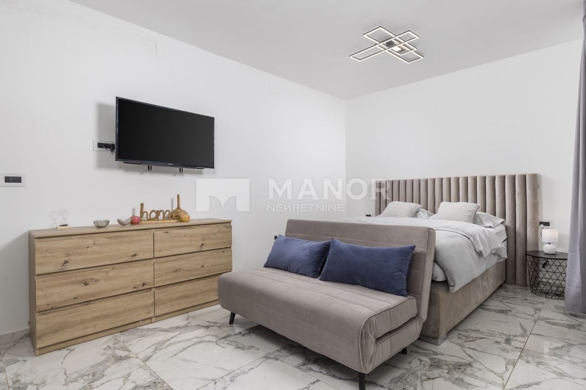 OPATIJA, COSTABELLA – Villa Két Lakással, Medencével és Tengeri Kilátással