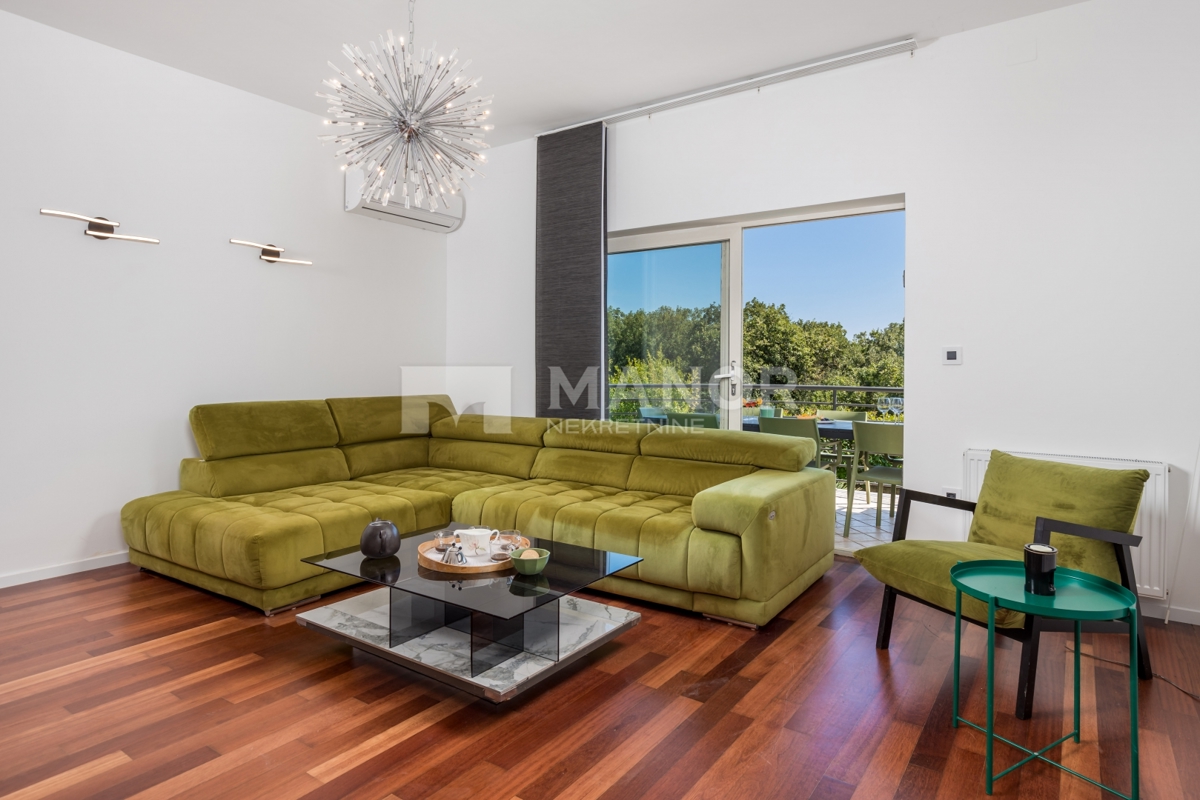 OPATIJA, COSTABELLA – Villa Két Lakással, Medencével és Tengeri Kilátással
