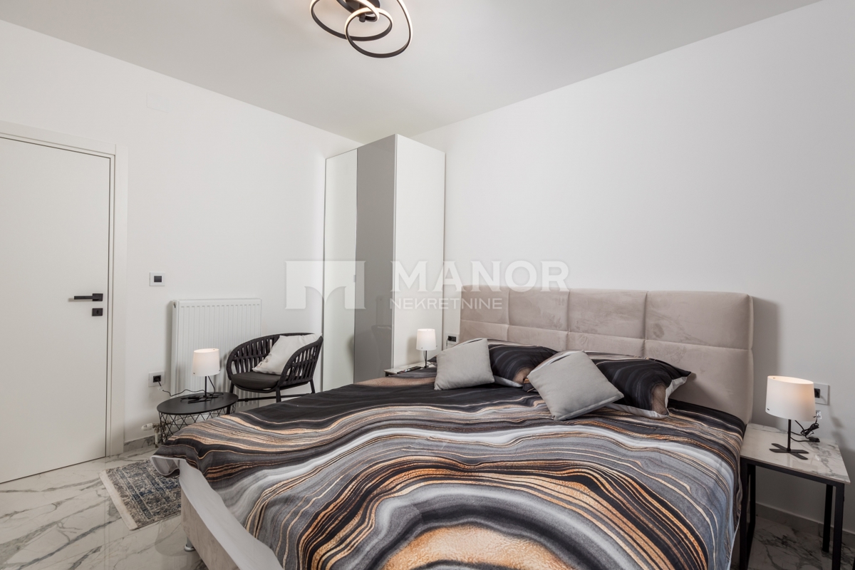 OPATIJA, COSTABELLA – Villa Két Lakással, Medencével és Tengeri Kilátással