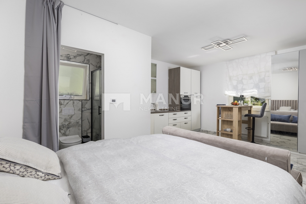 OPATIJA, COSTABELLA – Villa Két Lakással, Medencével és Tengeri Kilátással