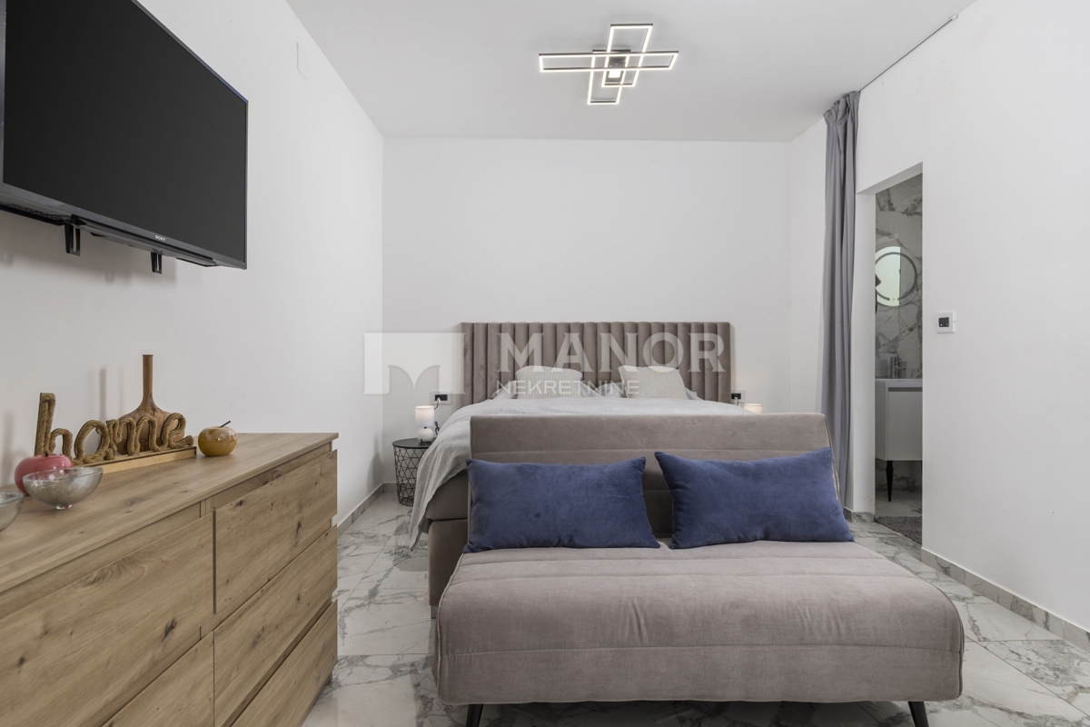 OPATIJA, COSTABELLA – Villa Két Lakással, Medencével és Tengeri Kilátással