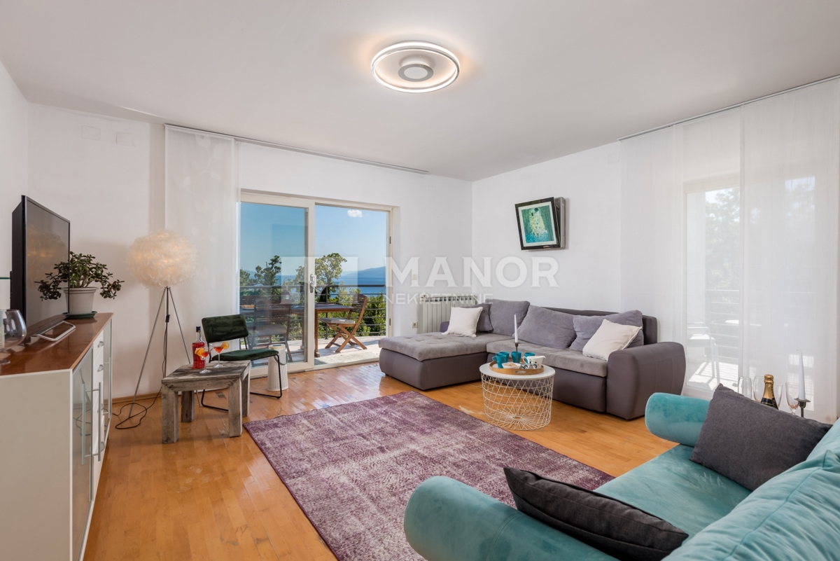 OPATIJA, COSTABELLA – Villa Két Lakással, Medencével és Tengeri Kilátással