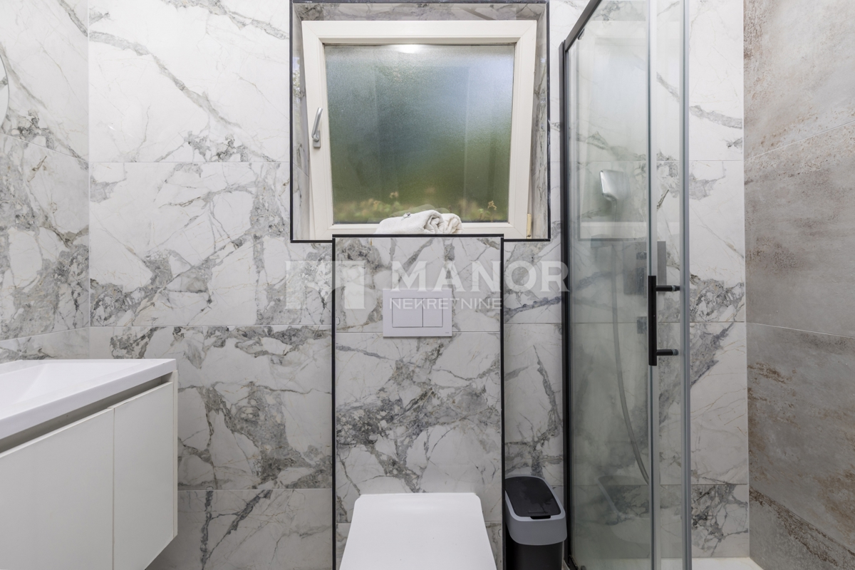 OPATIJA, COSTABELLA – Villa Két Lakással, Medencével és Tengeri Kilátással