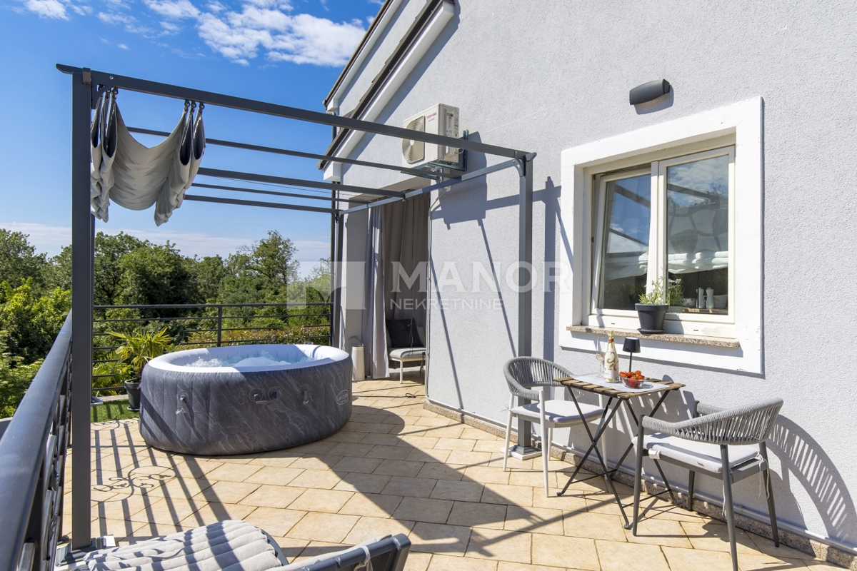 OPATIJA, COSTABELLA – Villa Két Lakással, Medencével és Tengeri Kilátással