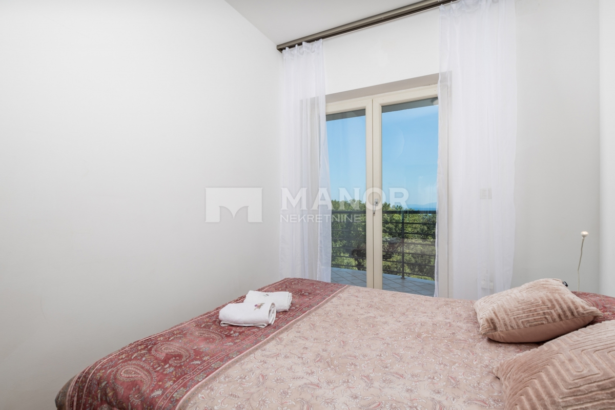 OPATIJA, COSTABELLA – Villa Két Lakással, Medencével és Tengeri Kilátással