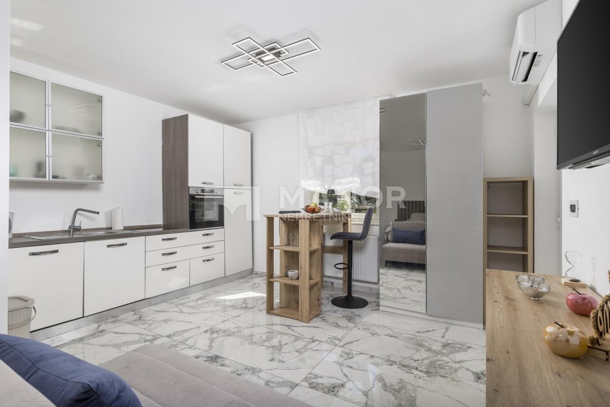 OPATIJA, COSTABELLA – Villa Két Lakással, Medencével és Tengeri Kilátással