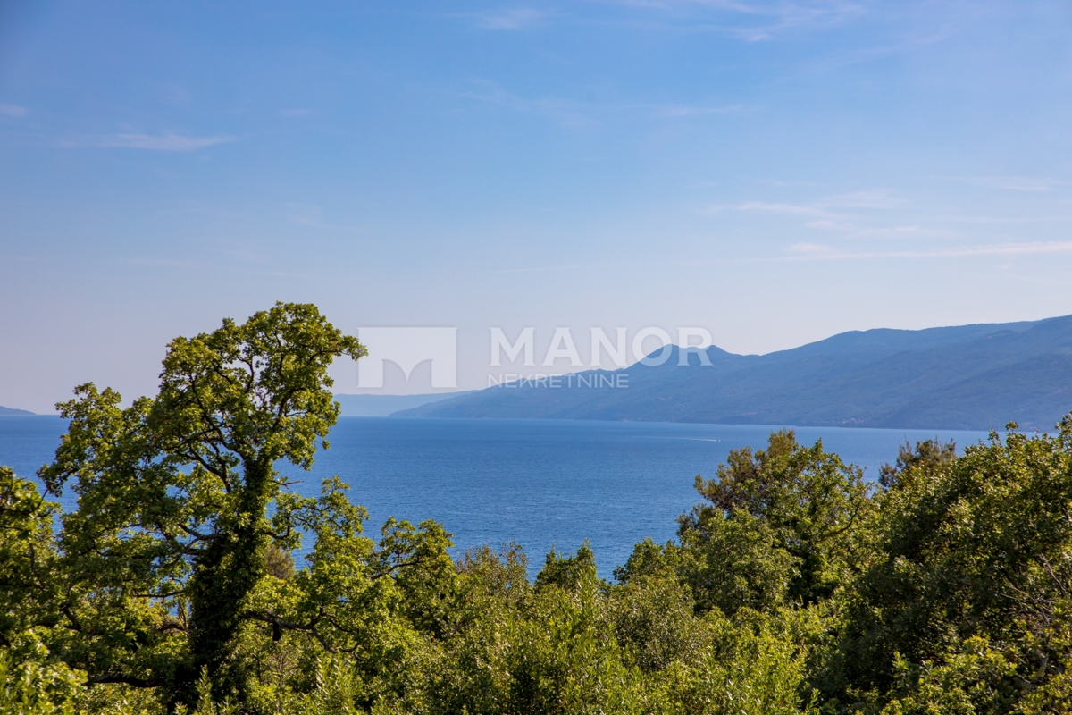 OPATIJA, COSTABELLA – Villa Két Lakással, Medencével és Tengeri Kilátással