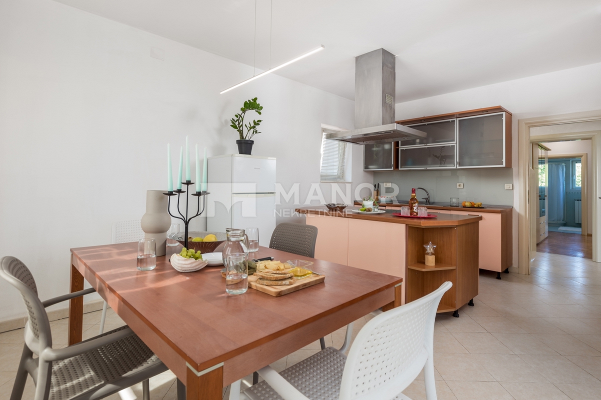 OPATIJA, COSTABELLA – Villa Két Lakással, Medencével és Tengeri Kilátással
