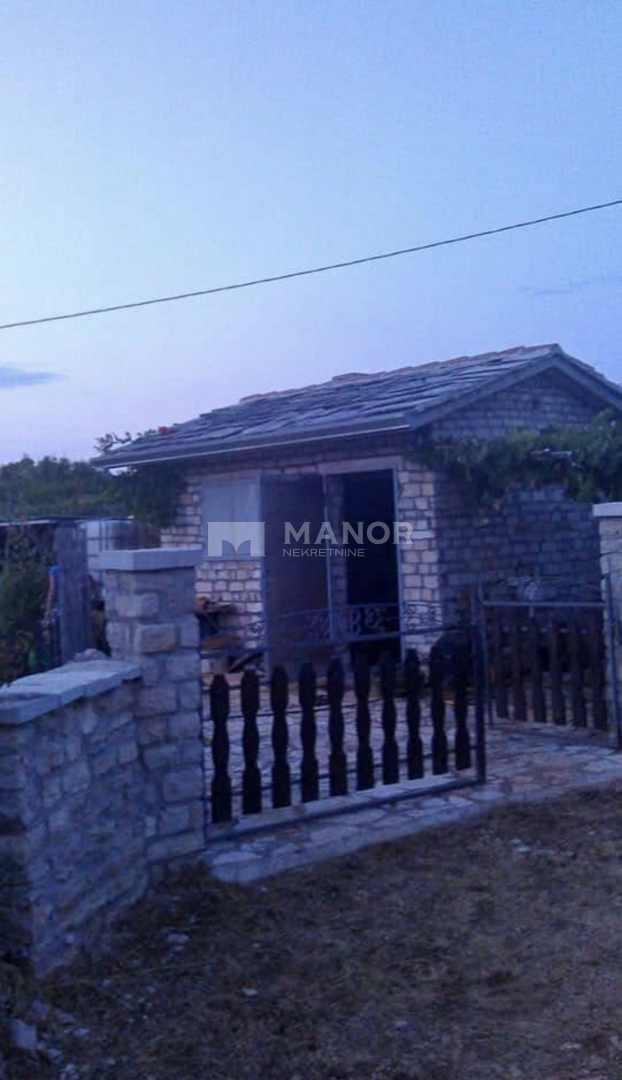 Terreno Oprtalj, 1.850m2