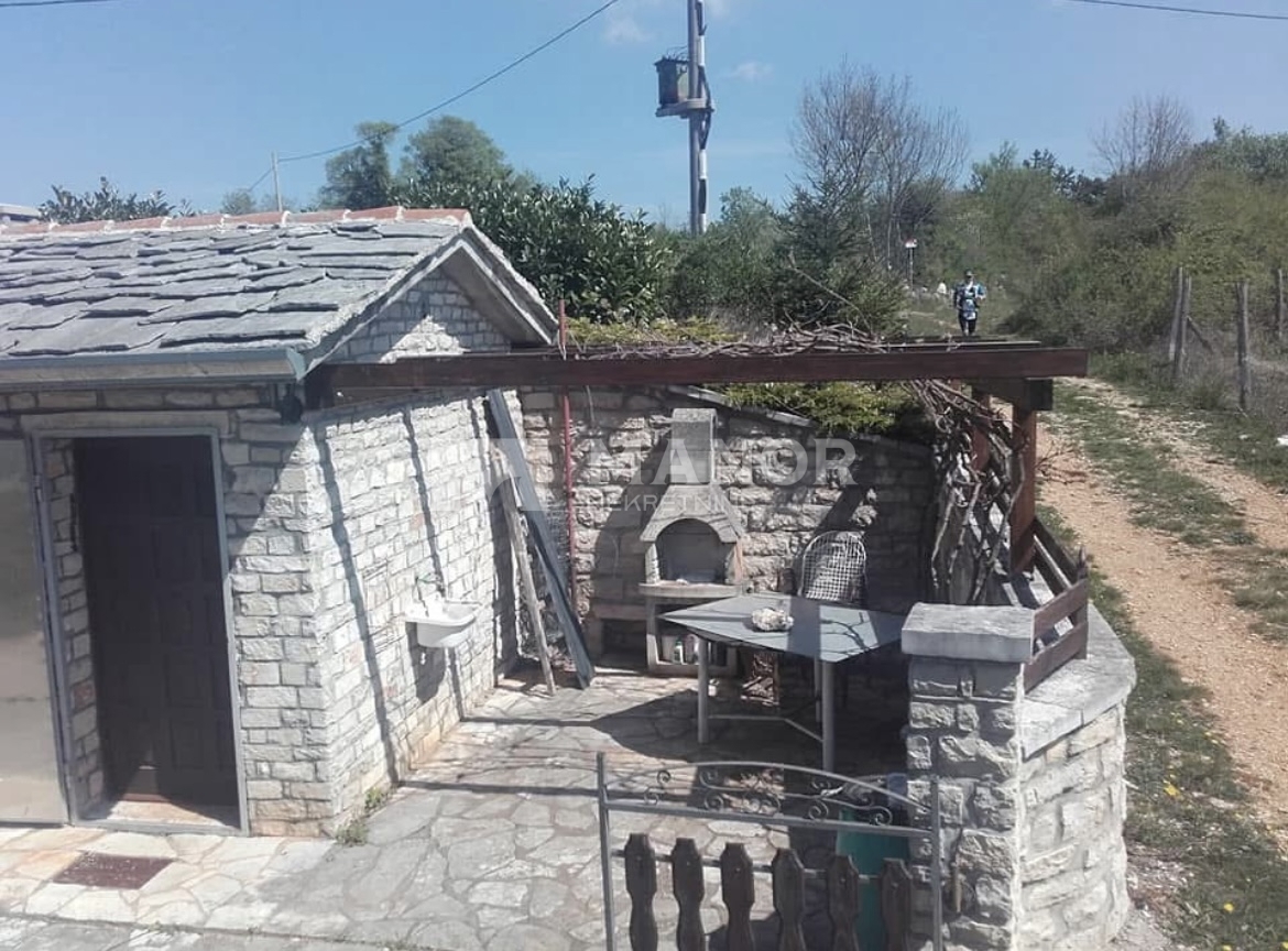 Terreno Oprtalj, 1.850m2