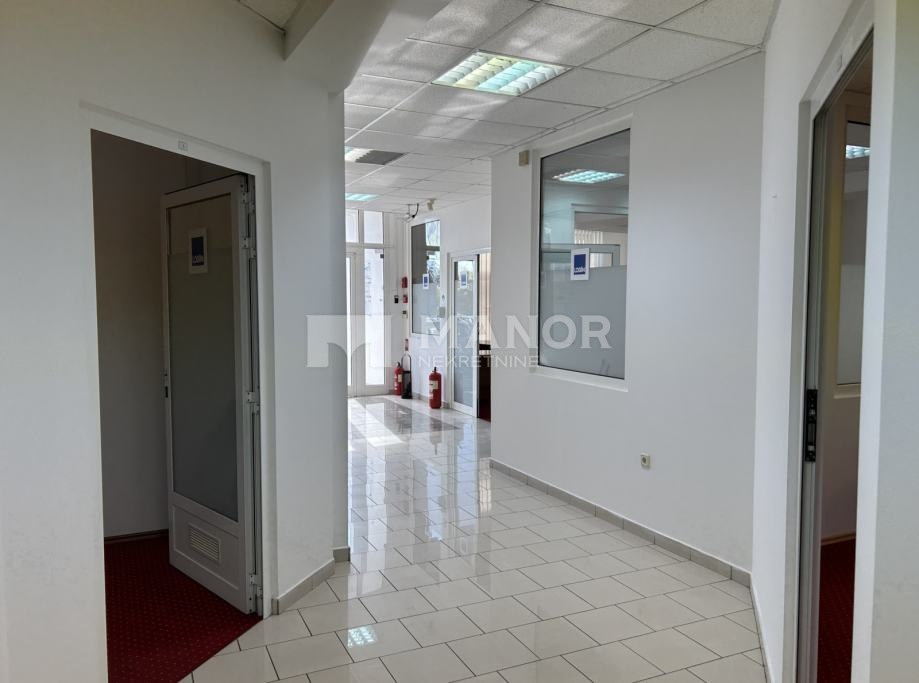 Commerciale Rastočine, Rijeka, 325m2