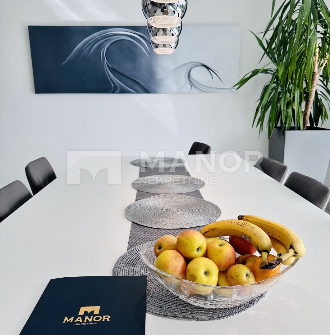 OPATIJA, POBRI – Villa di lusso con piscina infinity sul tetto