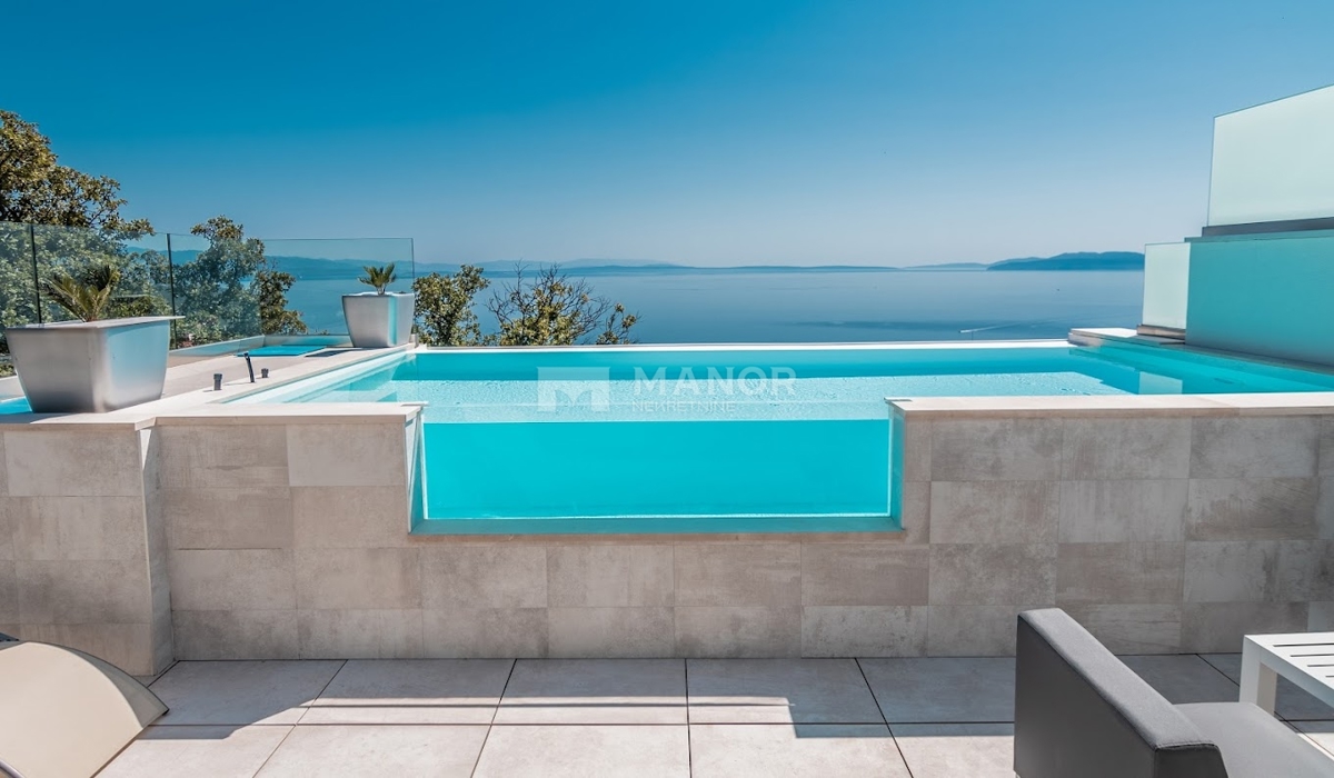 OPATIJA, POBRI – Villa di lusso con piscina infinity sul tetto