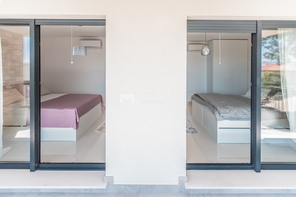 OPATIJA, POBRI – Villa di lusso con piscina infinity sul tetto