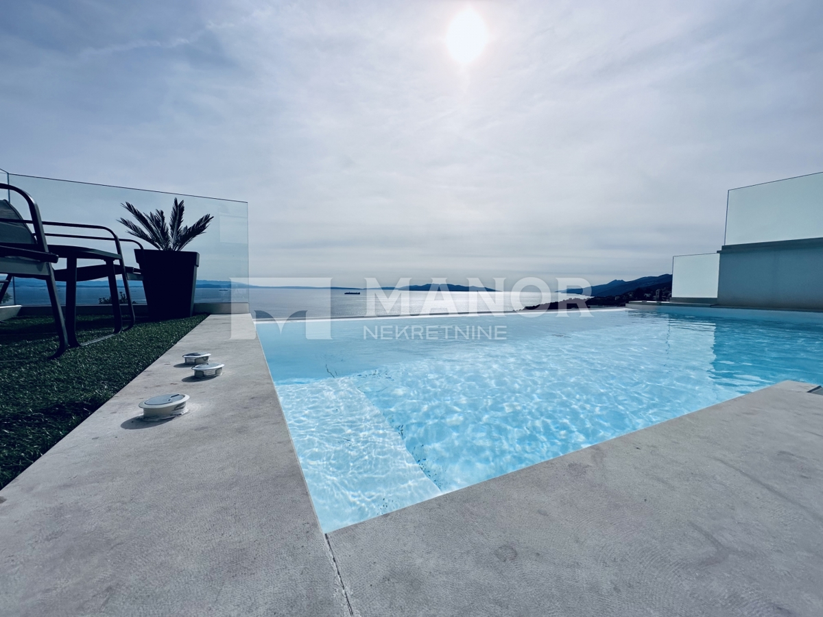 OPATIJA, POBRI – Villa di lusso con piscina infinity sul tetto