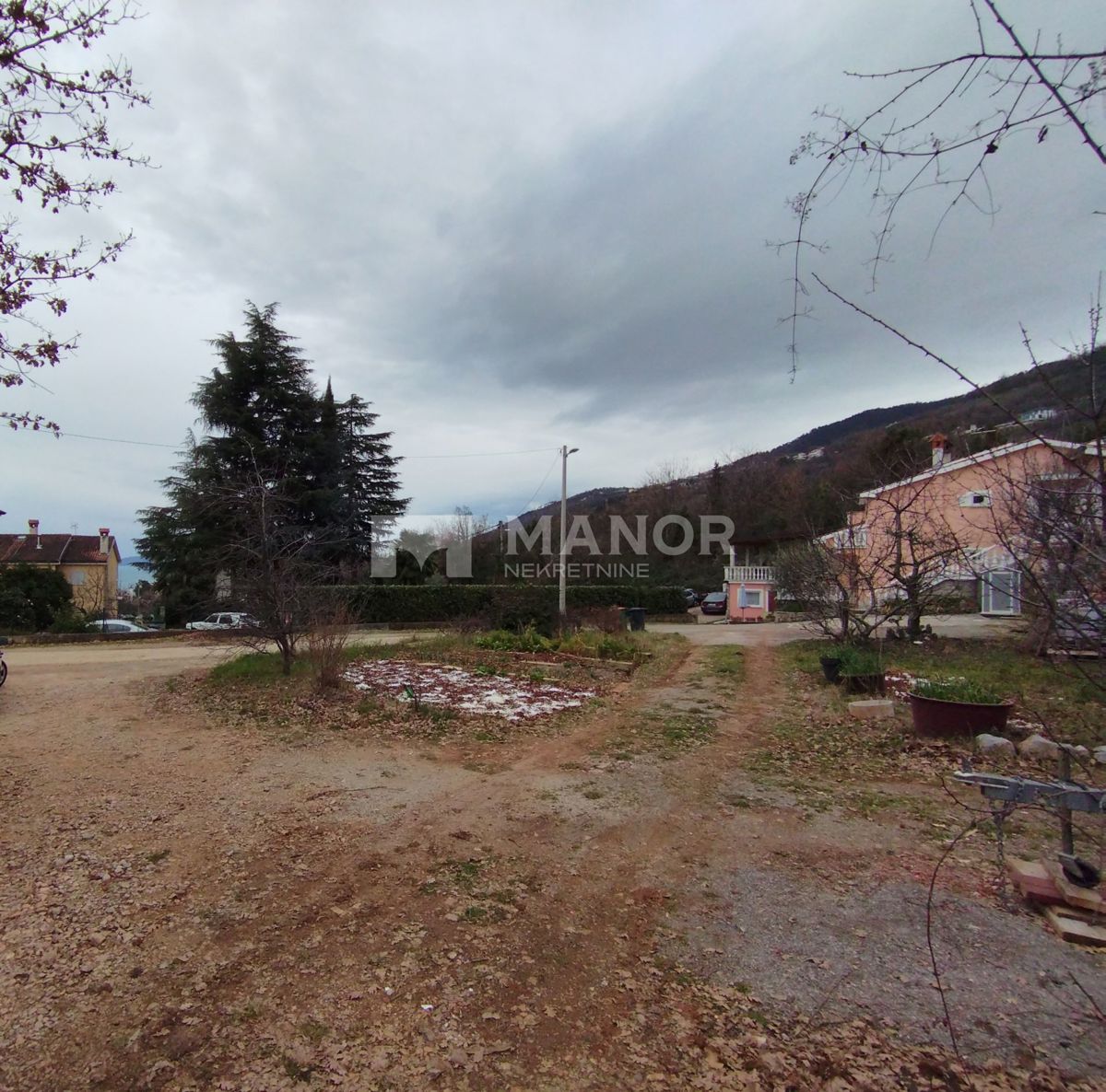 Lovran, 1.300m2