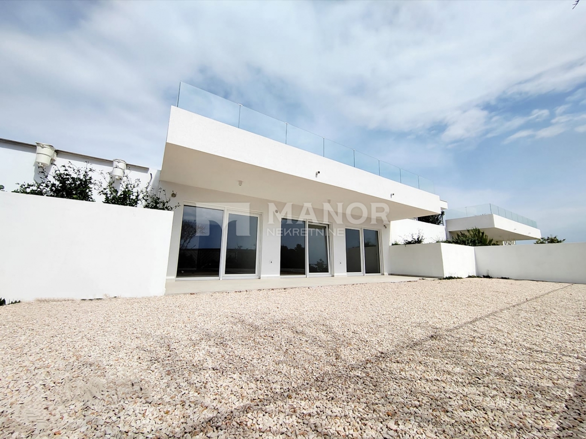 ISOLA DI PAG, NOVALJA – Villa con piscina a sfioro e vista mare