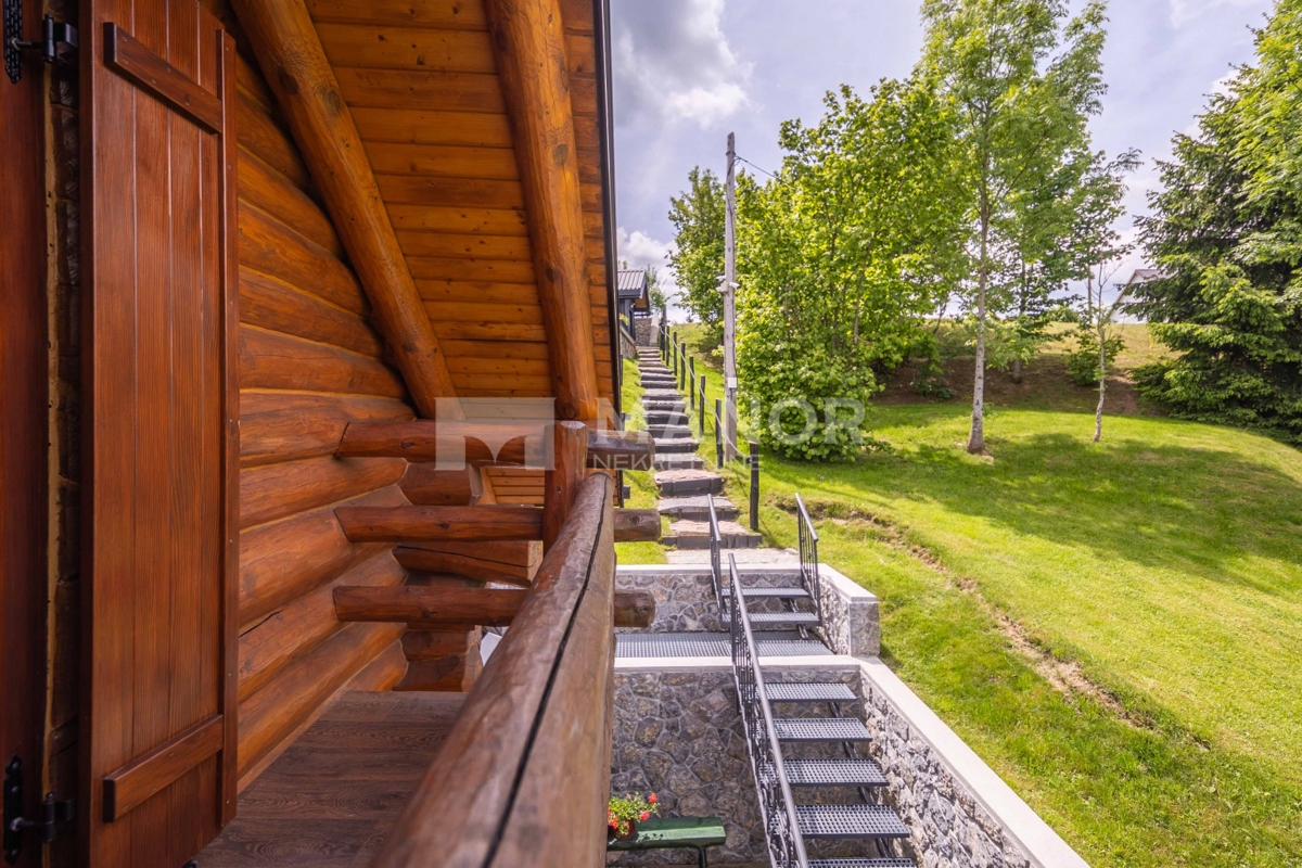 RAVNA GORA, KUPJAK – Villa di lusso in legno con piscina e centro benessere