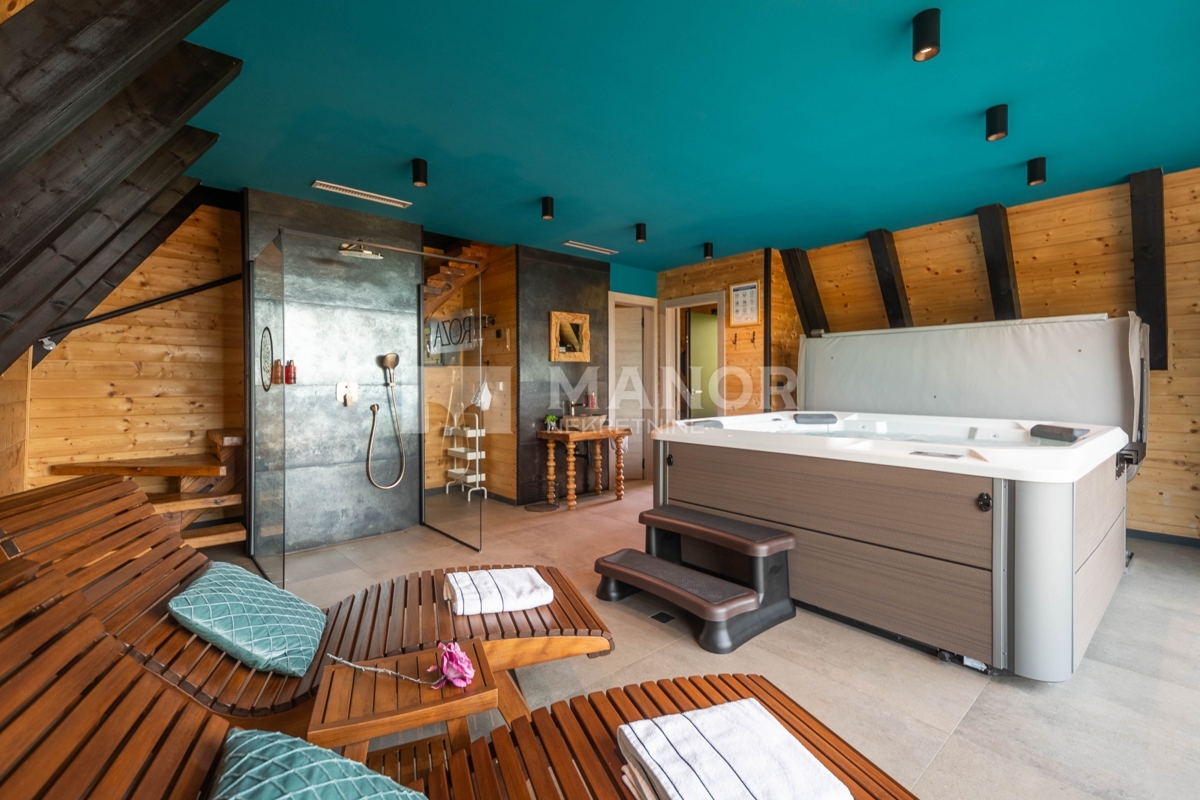 RAVNA GORA, KUPJAK – Villa di lusso in legno con piscina e centro benessere