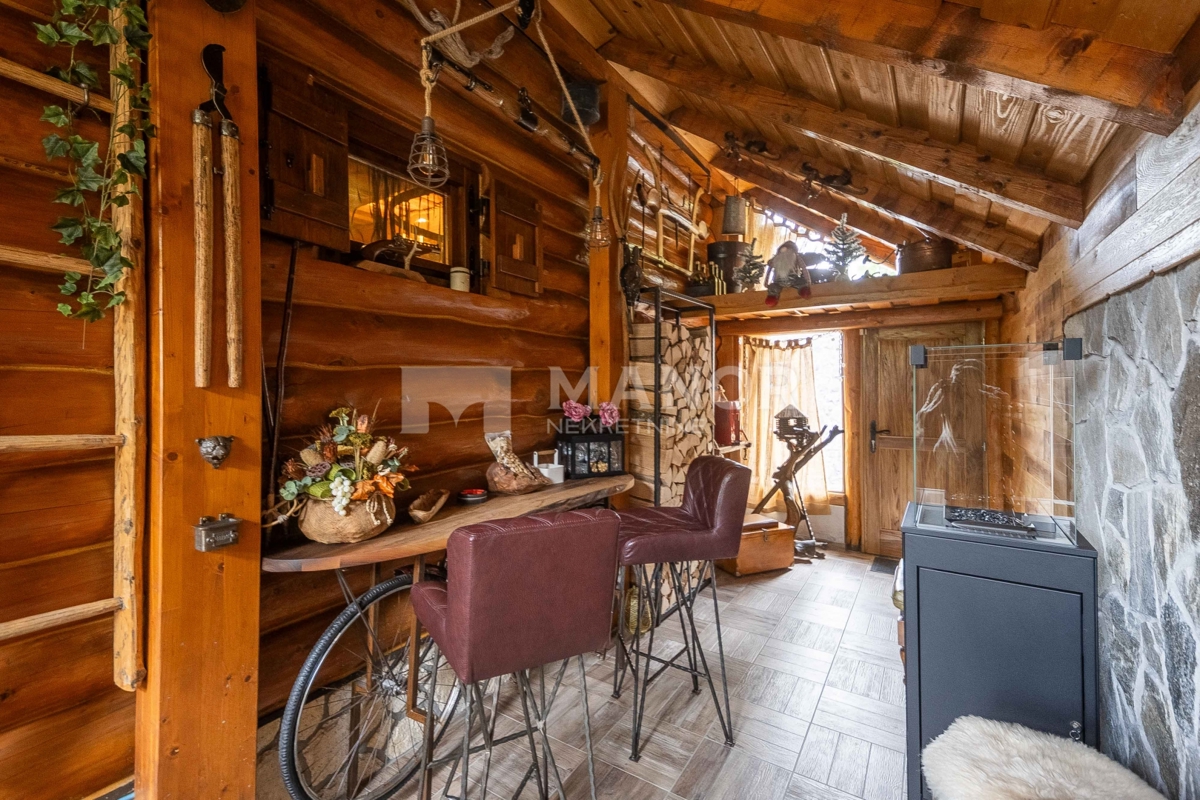 RAVNA GORA, KUPJAK – Villa di lusso in legno con piscina e centro benessere