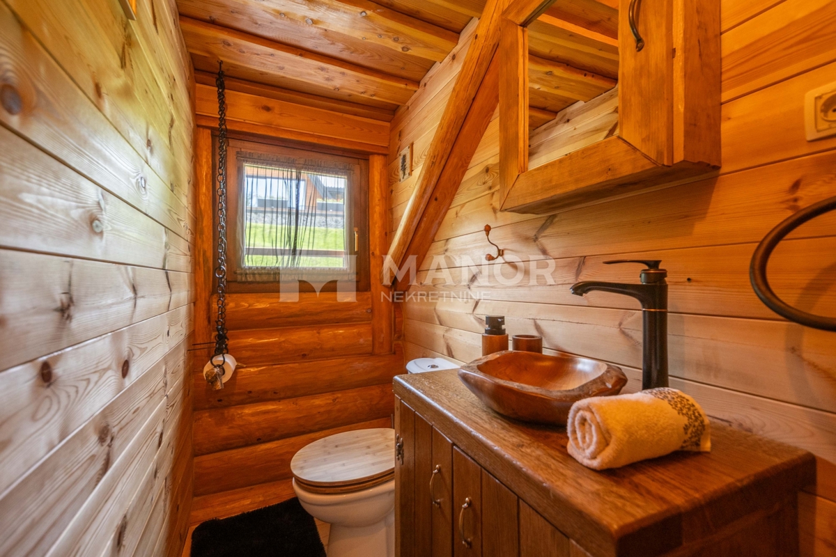 RAVNA GORA, KUPJAK – Villa di lusso in legno con piscina e centro benessere