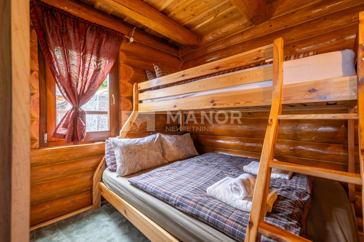 RAVNA GORA, KUPJAK – Villa di lusso in legno con piscina e centro benessere