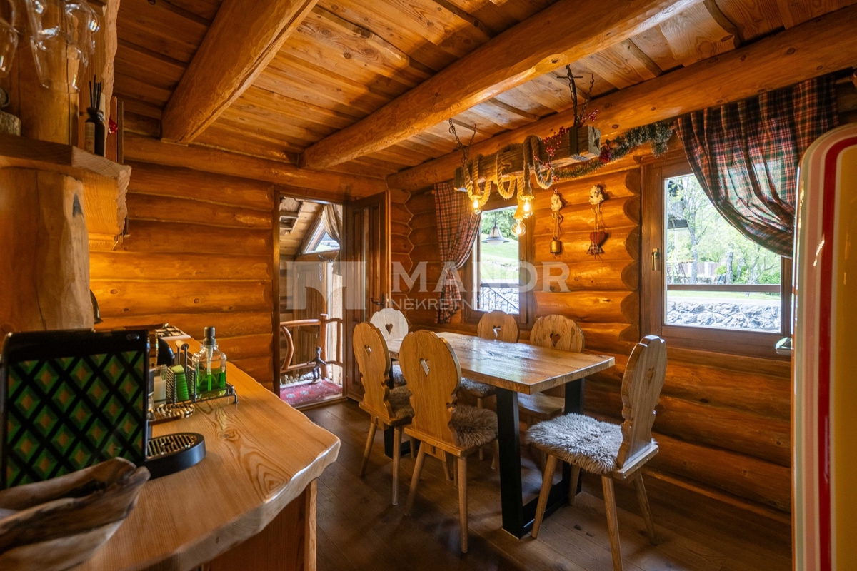 RAVNA GORA, KUPJAK – Villa di lusso in legno con piscina e centro benessere