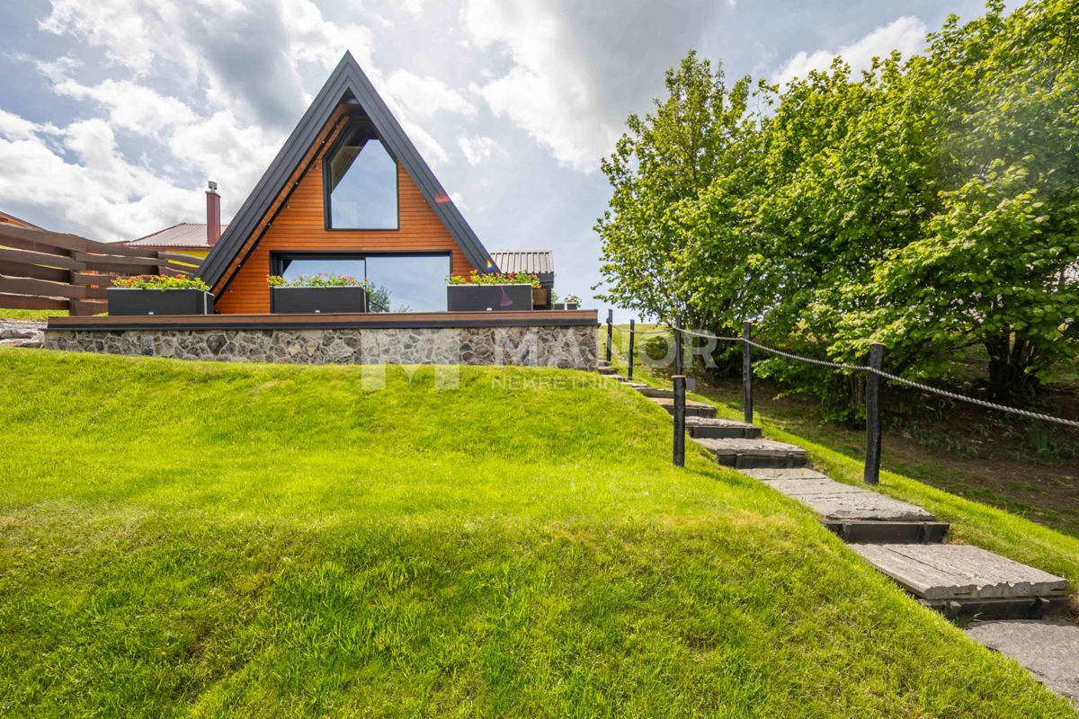 RAVNA GORA, KUPJAK – Villa di lusso in legno con piscina e centro benessere