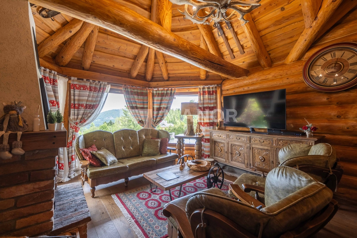 RAVNA GORA, KUPJAK – Villa di lusso in legno con piscina e centro benessere