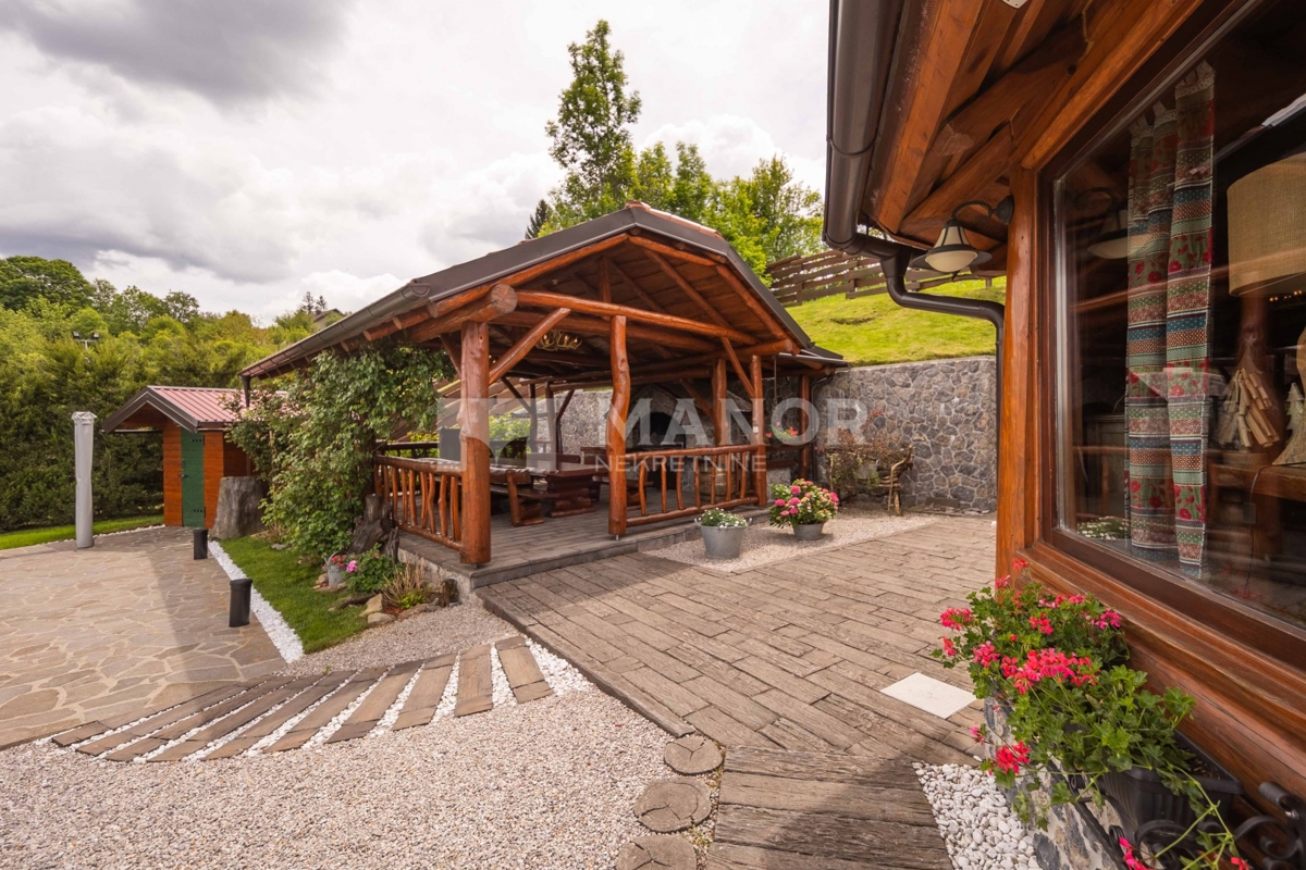 RAVNA GORA, KUPJAK – Villa di lusso in legno con piscina e centro benessere
