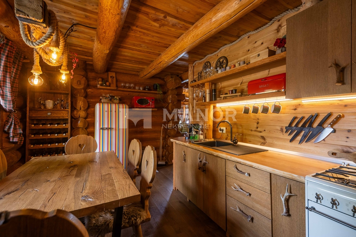 RAVNA GORA, KUPJAK – Villa di lusso in legno con piscina e centro benessere